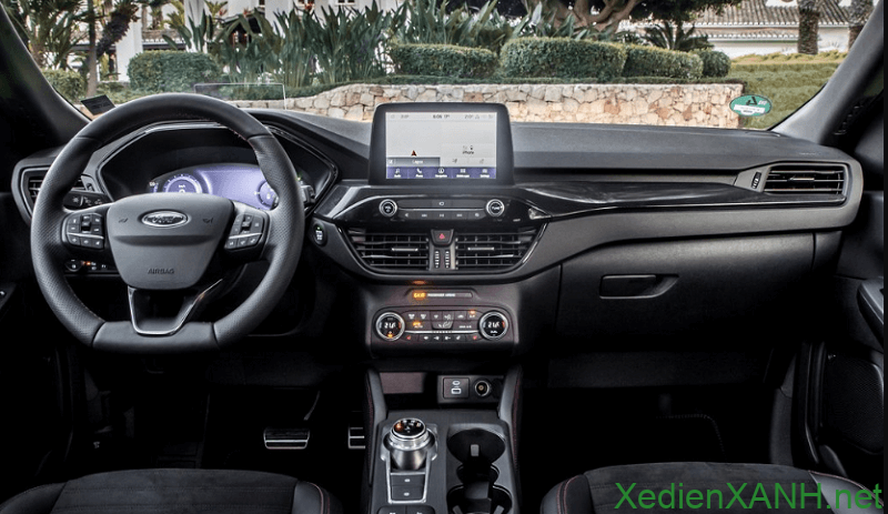 Xe Ford Kuga Hybrid được cung cấp  nhiều trang thiết bị hiện đại